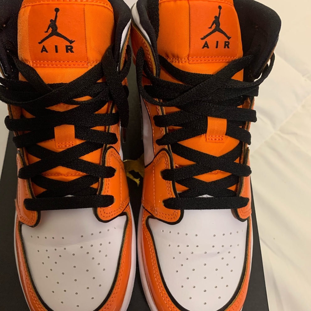💎AIR JORDAN 1 MID SE(GS)💎